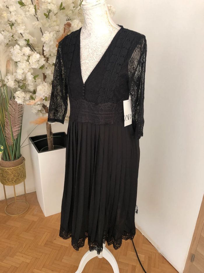 Robe en dentelle plissée neuve Zara taille M - photo numéro 3