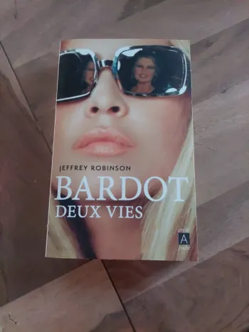 Bardot, deux vies, de Jeffrey Robinson