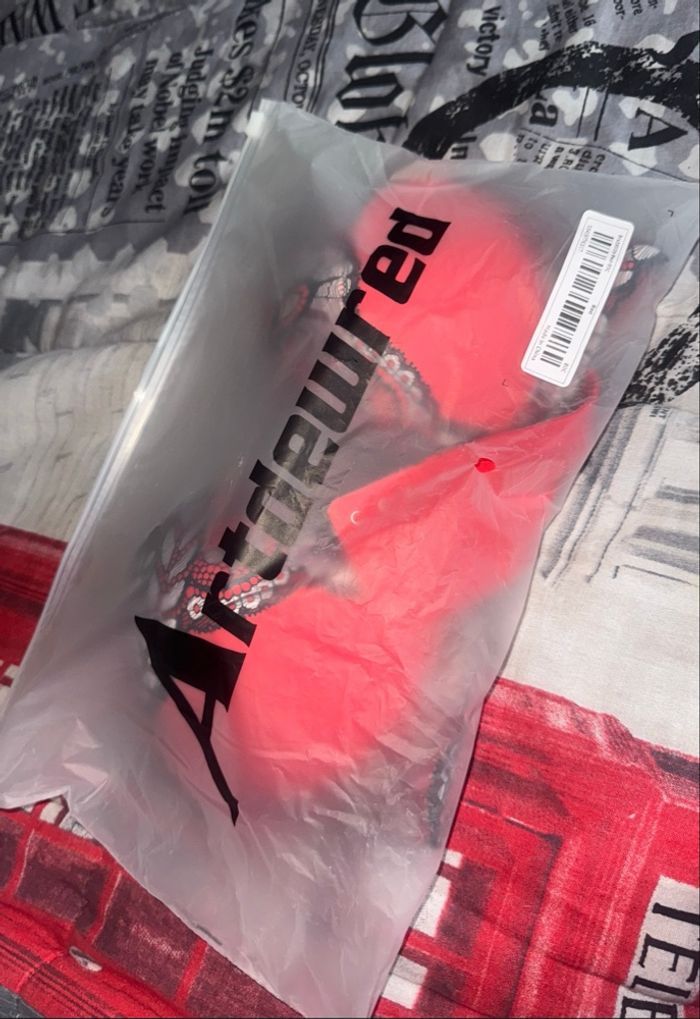 Soutiens-gorges rouge et noir dentelle neuf