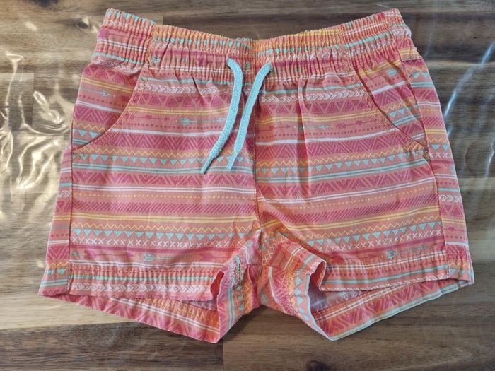 Short fille