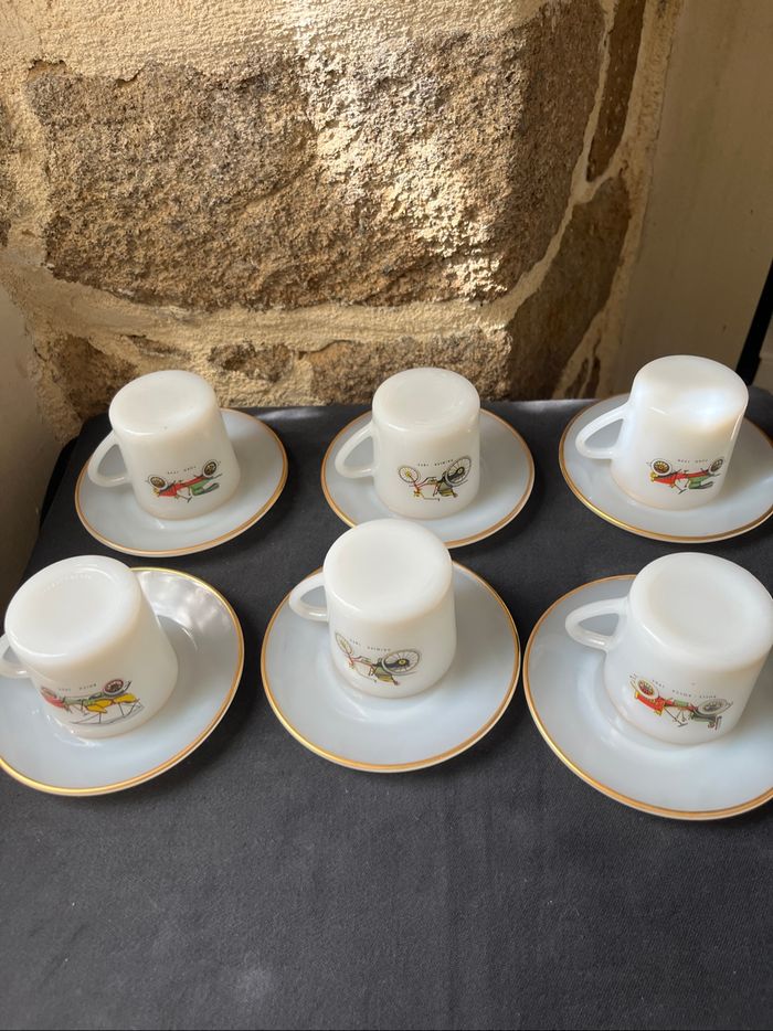 Magnifique lot de 6 tasses et 6 sous tasses à cafe Arcopal Vintage - photo numéro 3