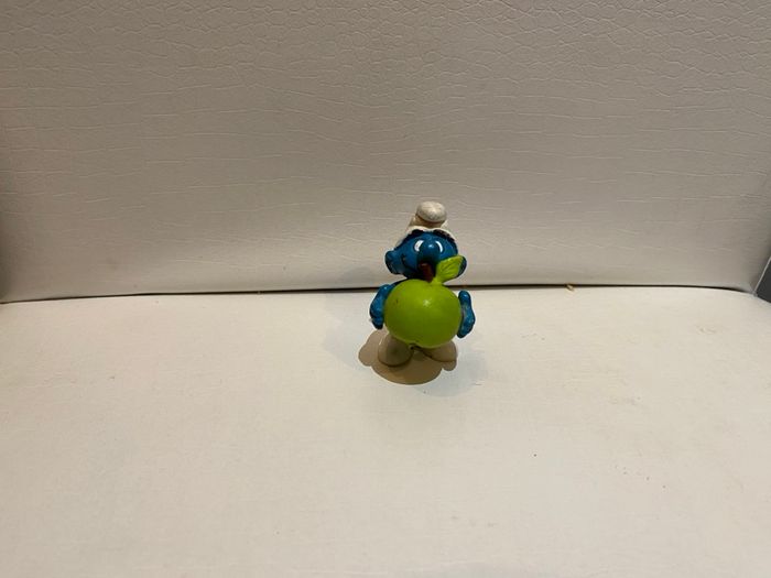 Figurine schtroumpfs pomme