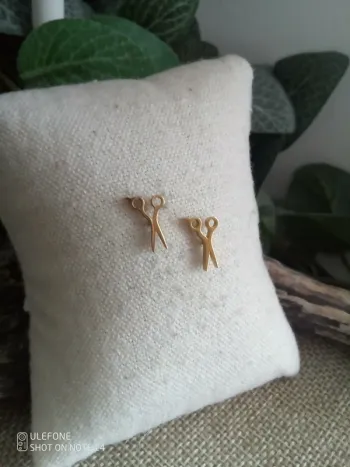 Boucles d'oreilles ciseaux de coiffeur dorés