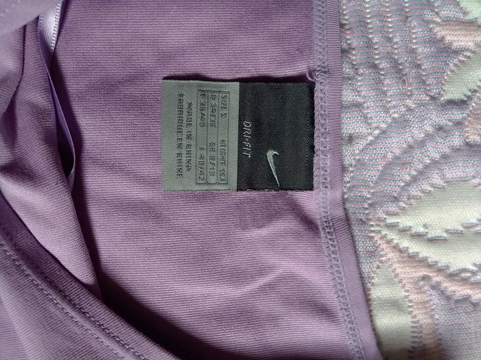 Tee-Shirt parme de Nike en 38-40 - photo numéro 2