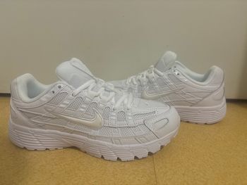 Nike p-6000 neuve taille 40