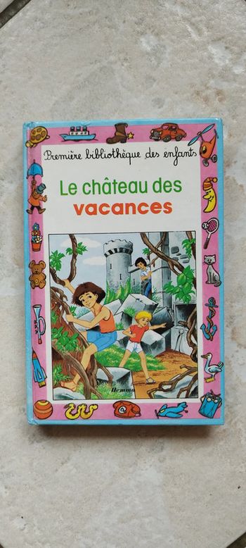 Livre le château des vacances. Edition Hemma
