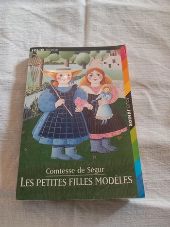 Livre les petites filles modèles