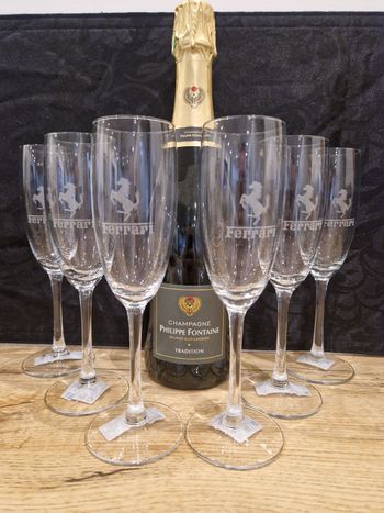 Flutes a champagne ferrari