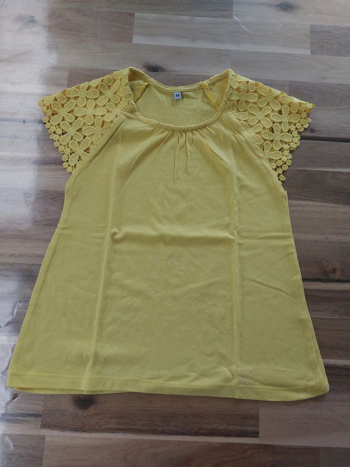 T-shirt jaune