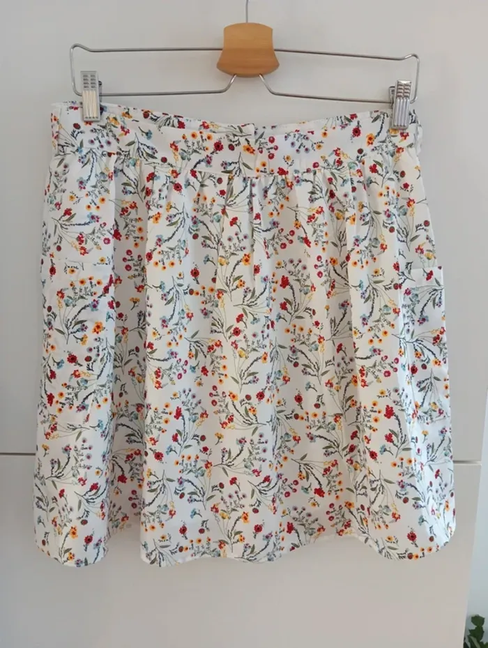 Jupe courte boutonnée blanches fleurs multicolores taille L - photo numéro 7