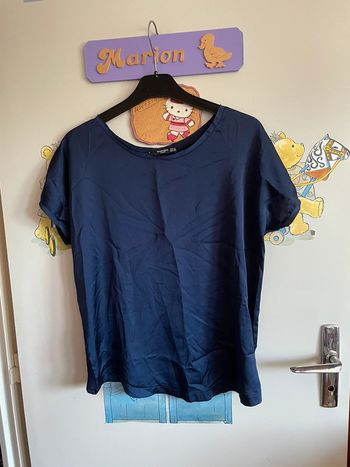 Tee shirt à manches courtes bleu marine effet satiné sur le devant, taille Xs, marque Mango