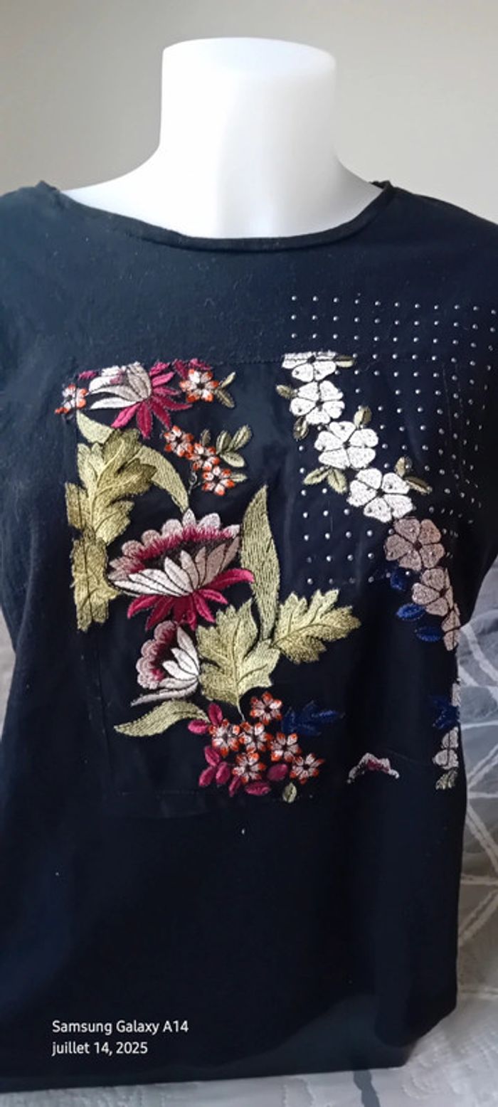 Haut noir motif fleurs avec broderies et clous femme S zara - photo numéro 4
