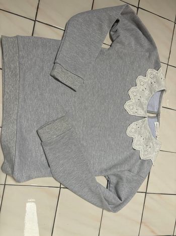 Pull gris avec Col Claudette très jolie avec pleins de paillettes de chez orchestra en 12 ans 