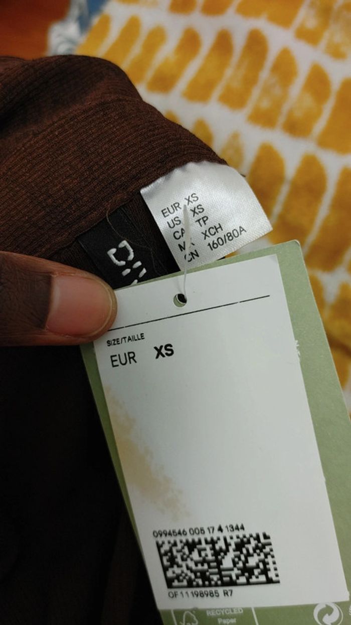 Belle robe marron moulante bouton sur le devant taille XS - photo numéro 10