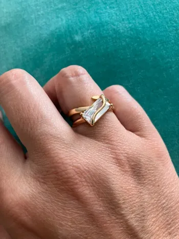 Bague dorée avec strass ajustable neuve jamais portée