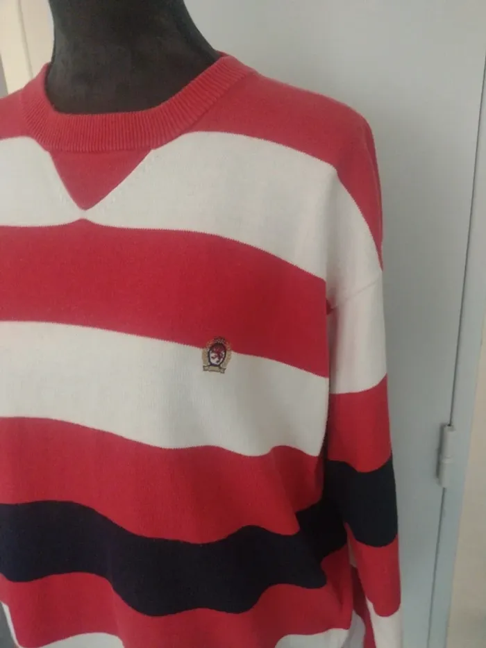 Pull rayé Tommy Hilfiger rouge/blanc/marine – Taille M, bon état (petits défauts) - photo numéro 2