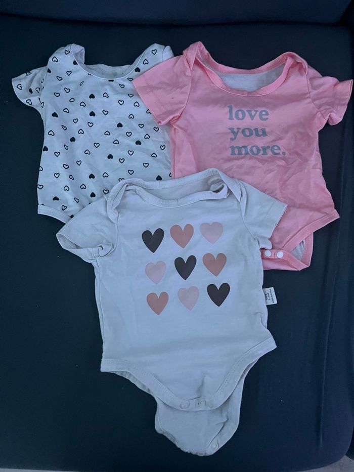 Lot de 16 bodys 1/3 mois - photo numéro 8
