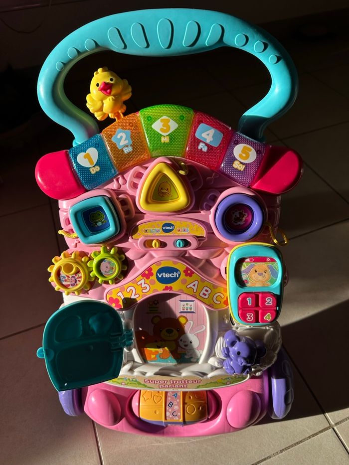 Trotteur VTech en parfait état, utilisé 1 ou 2 fois. Complet avec téléphone. - photo numéro 2