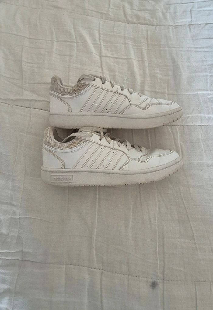 Baskets / chaussures adidas hoops 3