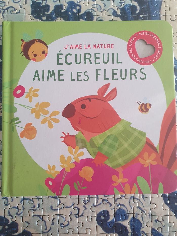 Livre "Écureuil aime les fleurs"
