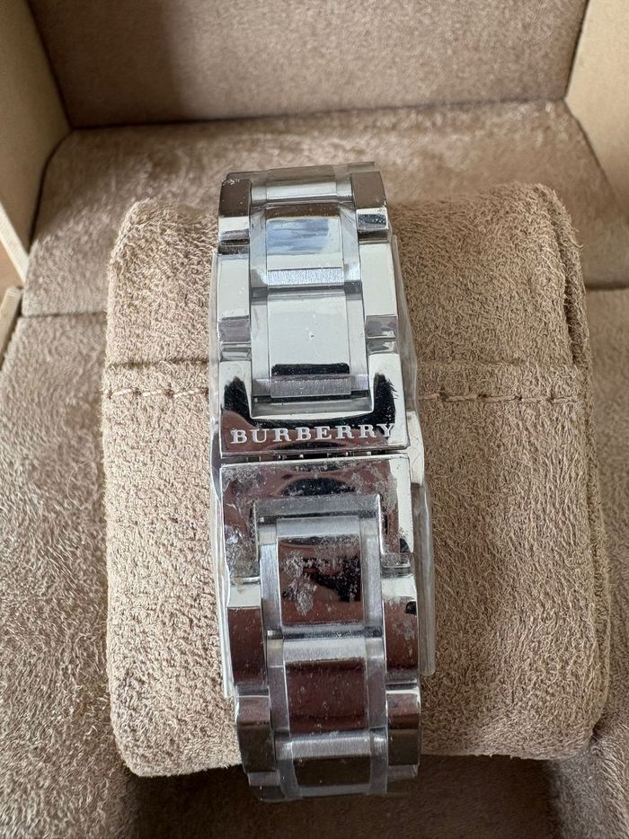 Montre Burberry argenté et blanche Neuve bu9100 - photo numéro 5