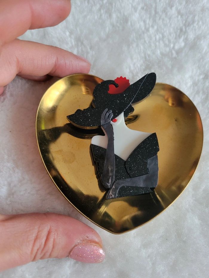 Broche dame chic et chapeau noir - photo numéro 6