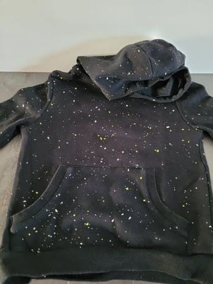 Pull à capuche taille 8/9 ans