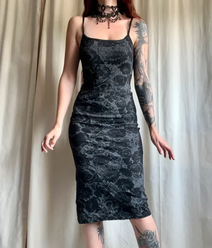 Robe slip on midi roses 🥀 Goth Whimsigoth vintage 90s - Taille S - photo numéro 5