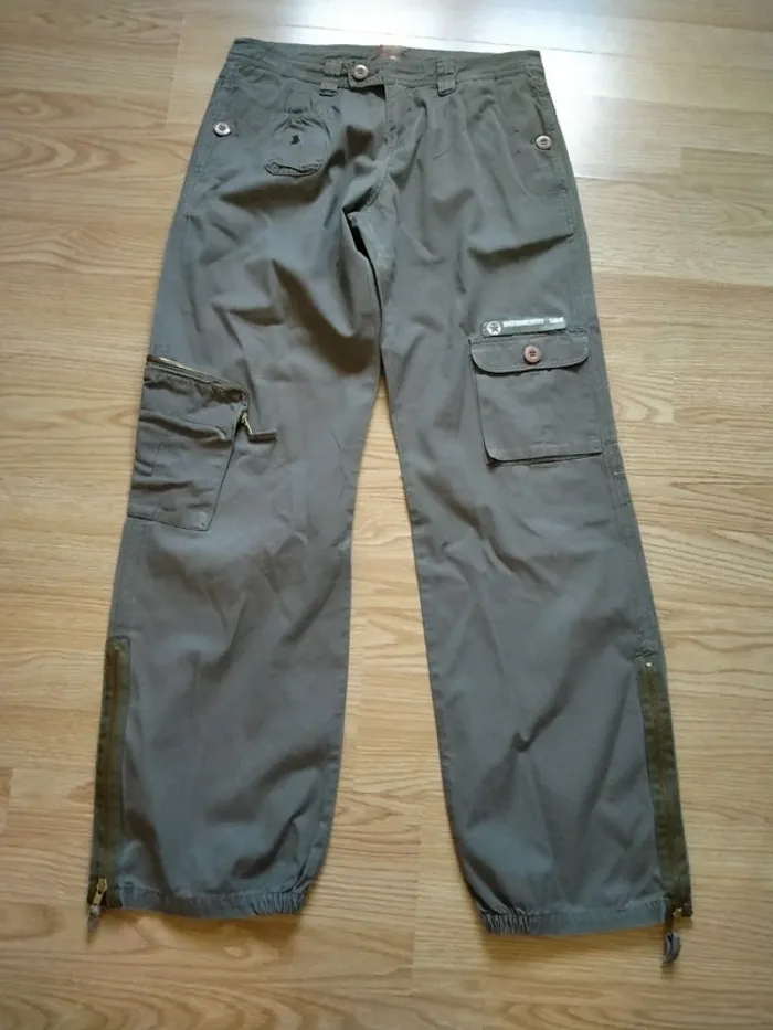 Pantalon gris. Femme. Lulu castagnette 
Taille 40 - photo numéro 2