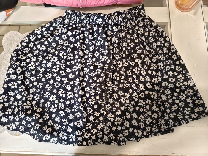 Jupe fille 12 ans, noire, fleurs blanches shein - photo numéro 2