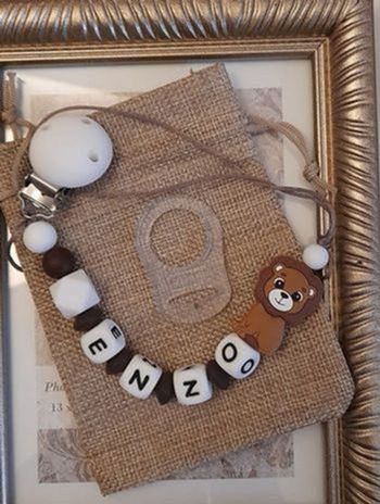 Attache tétine personnalisé avec adaptateur et pochette cadeau