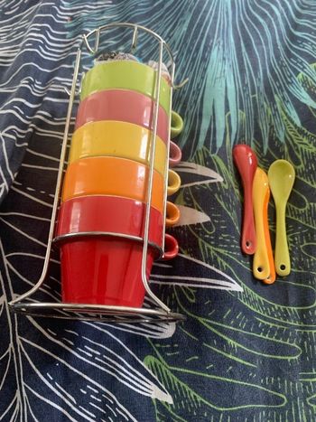 Lot de 5 tasses et 4 cuillères
