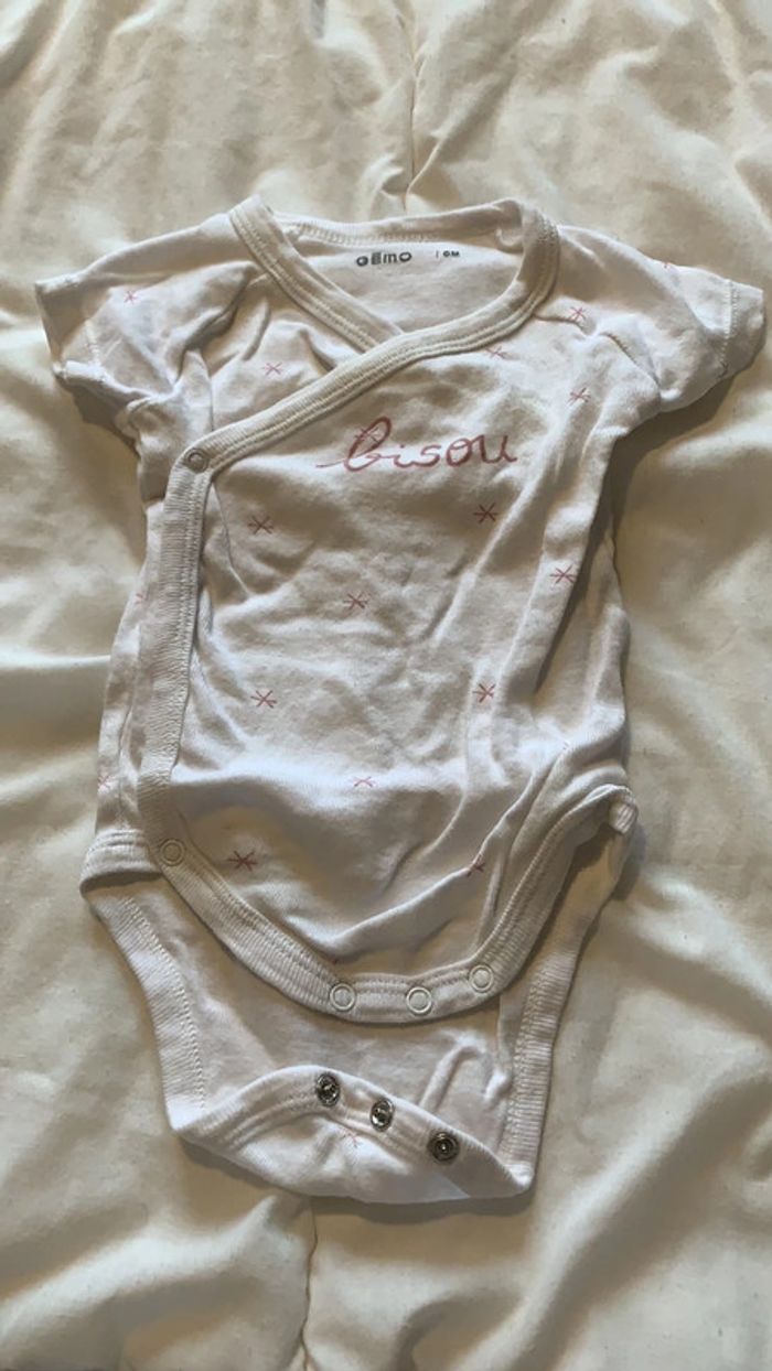 Lot de 7 bodies manche courte 6 mois - photo numéro 2