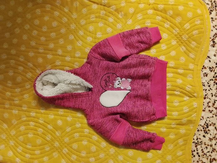 Pull a capuche fille 30 mois