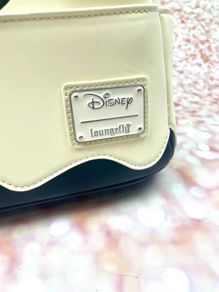 Sac à dos Loungefly Disney Halloween Minnie phosphorescent - photo numéro 4