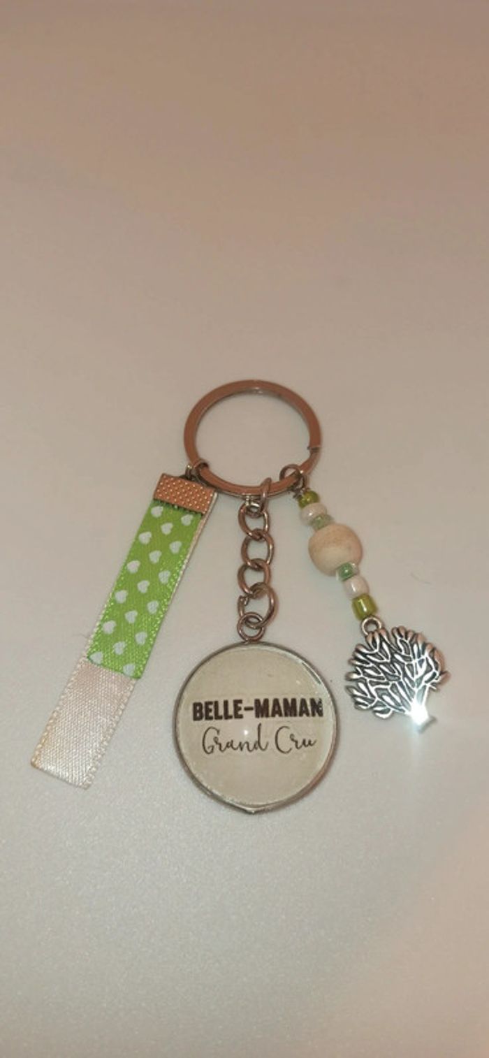 Cadeau belle mère, porte clé message bijoux de sac " belle maman grand cru"