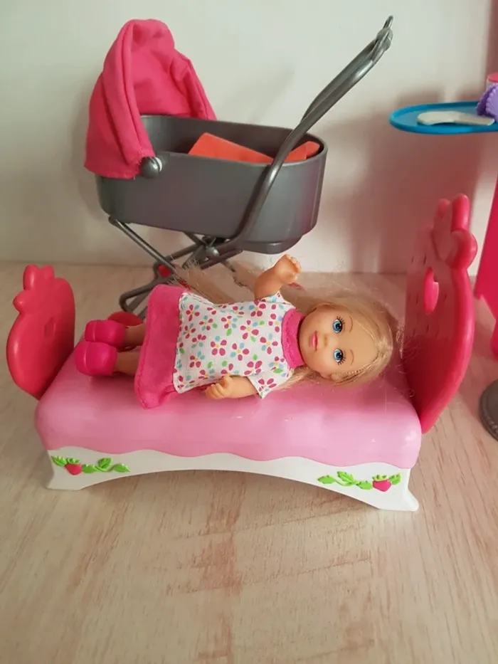 Salon de beauté Barbie et ses enfants - photo numéro 11