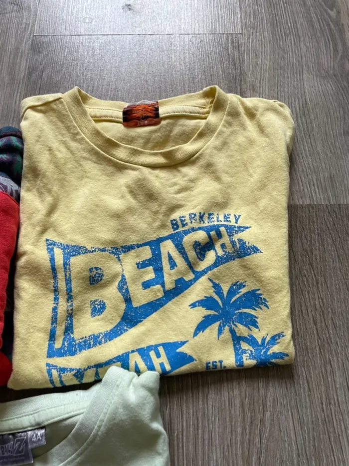 2 tee shirts et un sweat 4 ans - photo numéro 3
