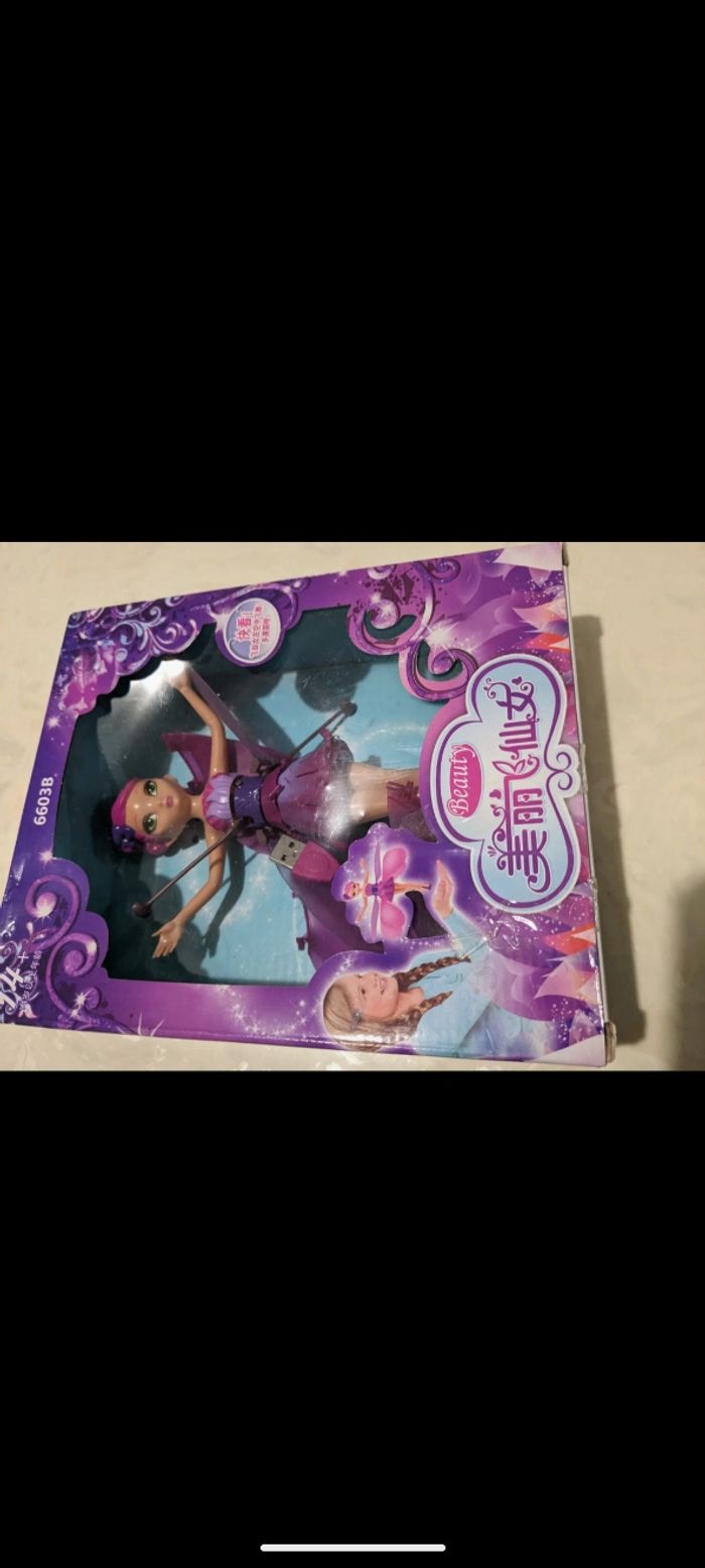 Jolie poupée fée volante  Beauty. - photo numéro 4