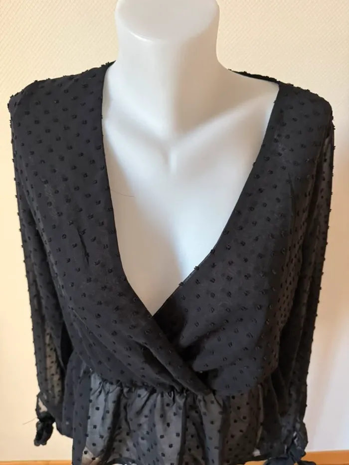 Blouse noir en très bon état taille M SHEIN - photo numéro 3