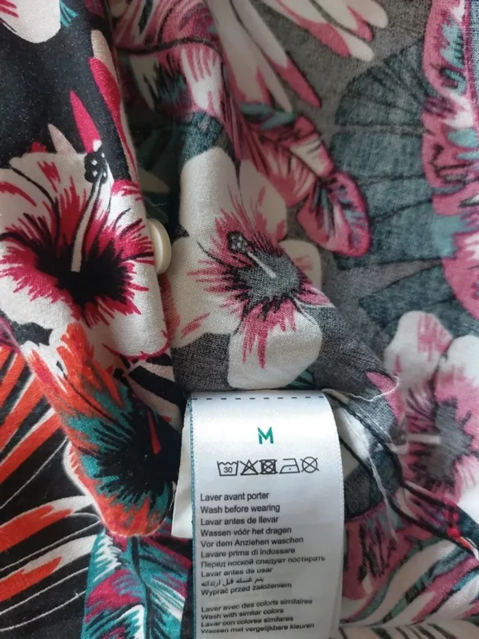 Chemise hawaïenne à fleur taille M - photo numéro 4