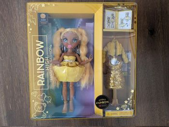 Poupée Rainbow High Fantastic Fashion Sunny Madison neuve