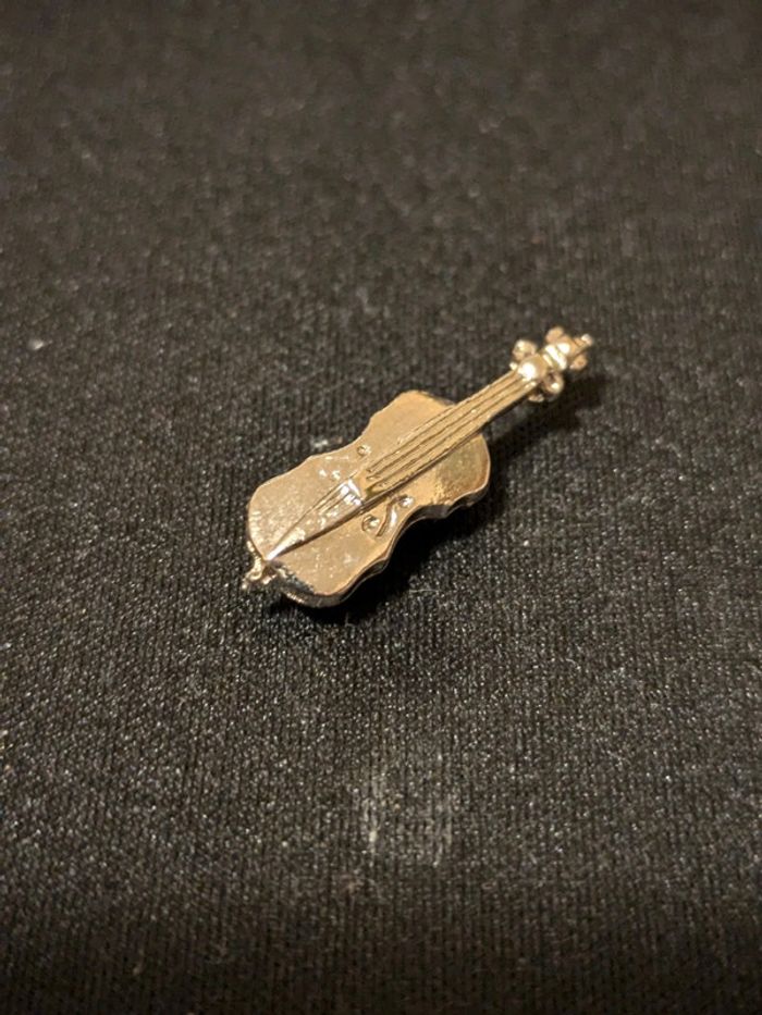 Pin's petit violon 🎻 argenté