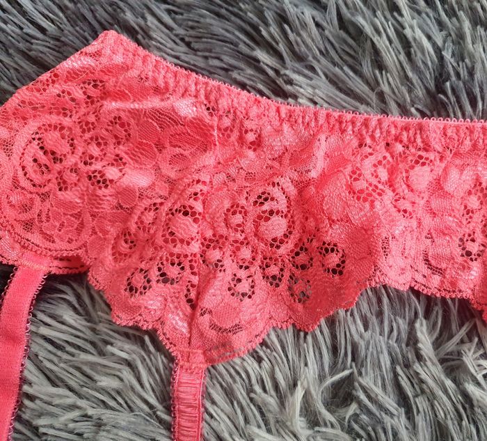 Porte jarretelles en dentelle Taille L Body one - photo numéro 2