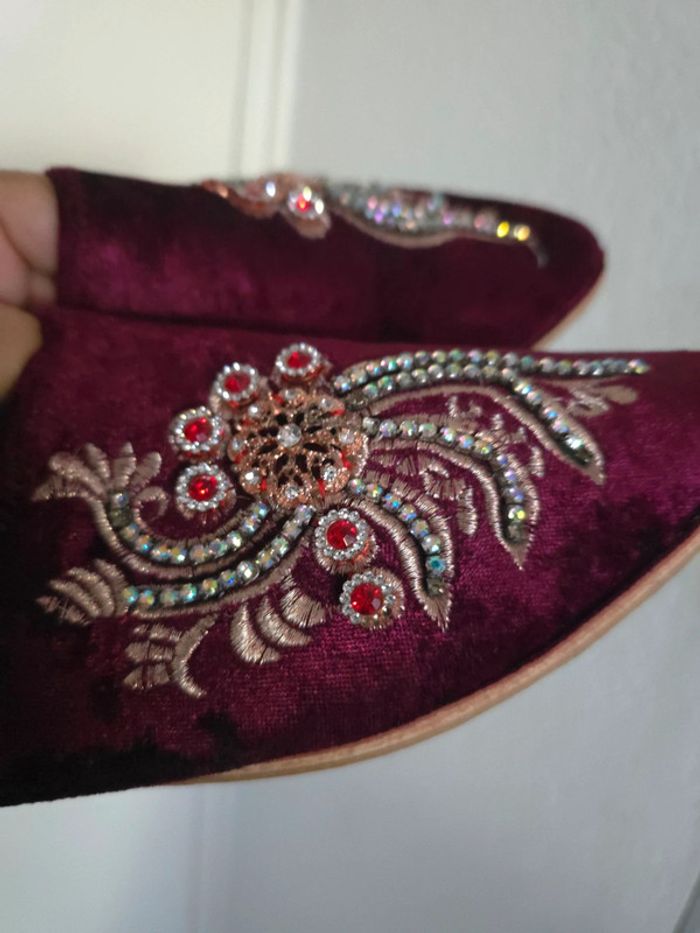 Babouches avec broderie et strass neufs - photo numéro 4