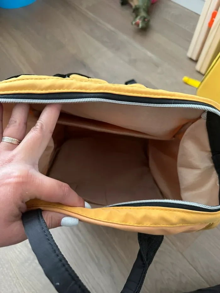 Sac à dos Winnie l’Ourson – Sac à langer pratique 🐻🍯 - photo numéro 2