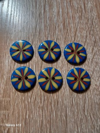 6 boutons décorés
