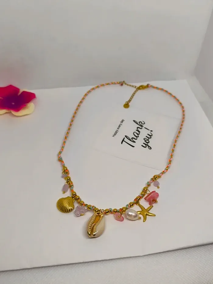 Collier doré et rose avec charms marins et fleur - photo numéro 3