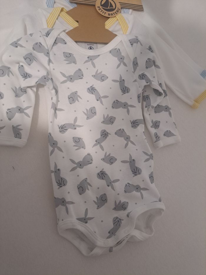 Lot 3 body petit bateau 6mois neufs - photo numéro 3