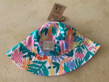 Joli chapeau coloré fleuri 43 taille 3-6 mois neuf